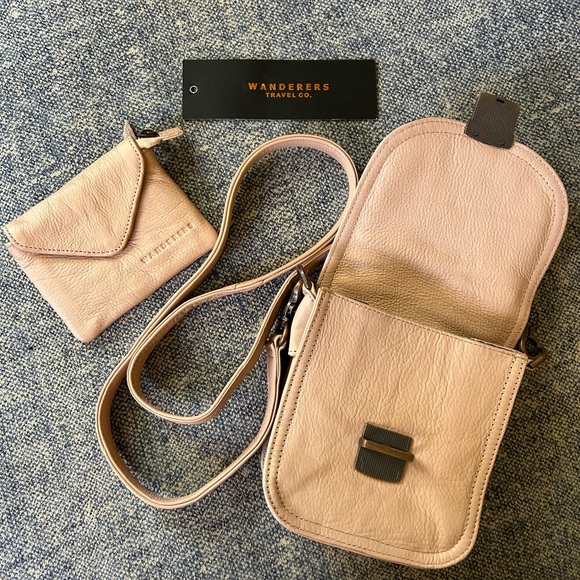 Wanderers Travel Co.Leather Crossbody Bag w/ matching coin purse. - Picture 4 of 6